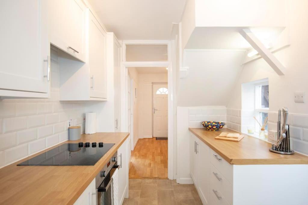 3 Bed House/Garden/Wi-Fi/Parking/Central Location Villa Guildford Eksteriør billede