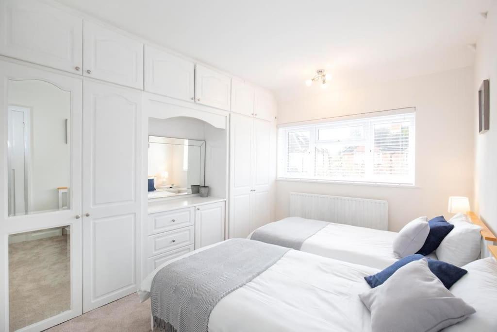 3 Bed House/Garden/Wi-Fi/Parking/Central Location Villa Guildford Eksteriør billede